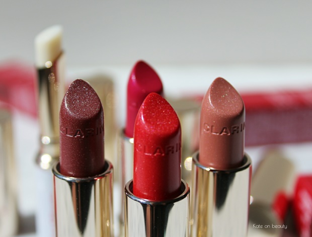 Joli Rouge Brillant Clarins. Da sinistra a destra: 06-fig, 27-hot fuchsia, 13-cherry, 29-tea rose